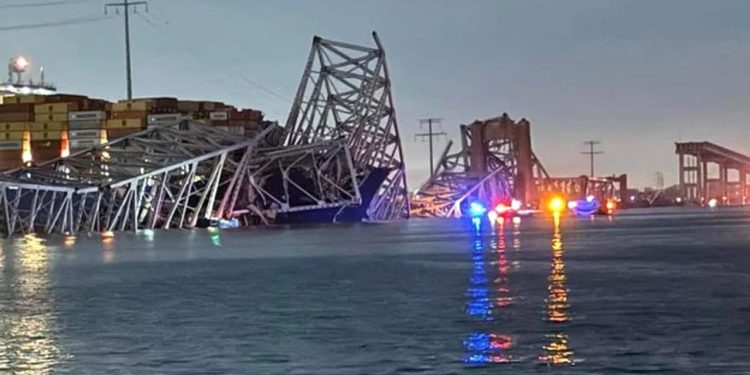 Βαλτιμόρη: Κατάρρευση γέφυρας όταν φορτηγό πλοίο προσέκρουσε σε πυλώνα – 20 άνθρωποι ενδέχεται να έχουν πέσει στο ποτάμι