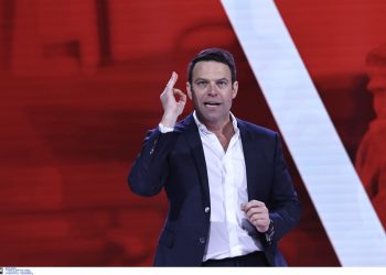 Κασσελάκης για Μητσοτάκη: Η στολή «πελάτης σουπερμάρκετ» πάλιωσε και είναι και προκλητική προς το κοινό αίσθημα