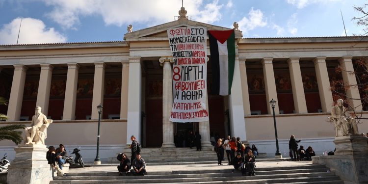 Ιδιωτικά Πανεπιστήμια: Κατάληψη φοιτητών στην Πρυτανεία του ΕΚΠΑ – Την Παρασκευή το μεγάλο συλλαλητήριο | ΦΩΤΟ