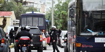 Τρομοκρατία: Στον Ανακριτή για να απολογηθούν οι κατηγορούμενοι της οργάνωσης «Σύμπραξη Εκδίκησης» | ΦΩΤΟ