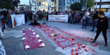 Δολοφονία 28χρονης: Σοκ για το φονικό μαχαίρωμα έξω από το Α.Τ. Αγίων Αναργύρων – Δράστης ο πρώην σύντροφος της | ΦΩΤΟ