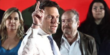 Κασσελάκης: Ο πρωθυπουργός είπε ψέματα στο έγκλημα των Τεμπών – Άλλαξε στάση για το φορτίο της αμαξοστοιχίας