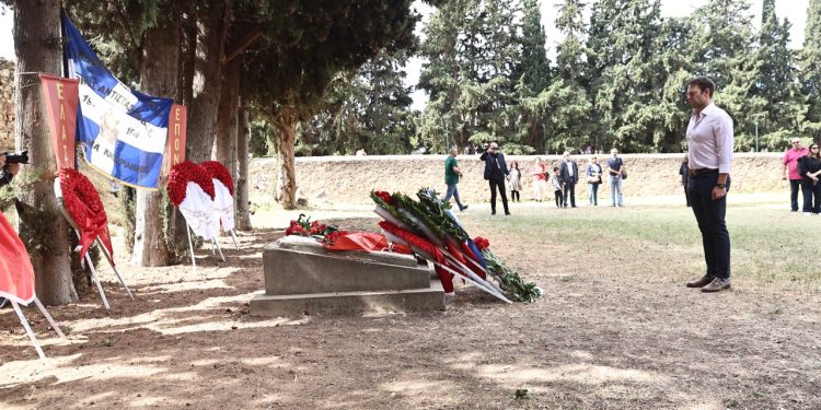 Κασσελάκης: Κατέθεσε στεφάνι στο Σκοπευτήριο της Καισαριανής – Τίμησε τους εκτελεσθέντες την Πρωτομαγιά του 1944 από τους Γερμανούς | ΦΩΤΟ