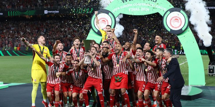 Ολυμπιακός: Κατέκτησε το Europa Conference League – Δόξα στον δαφνοστεφανωμένο έφηβο | ΦΩΤΟ